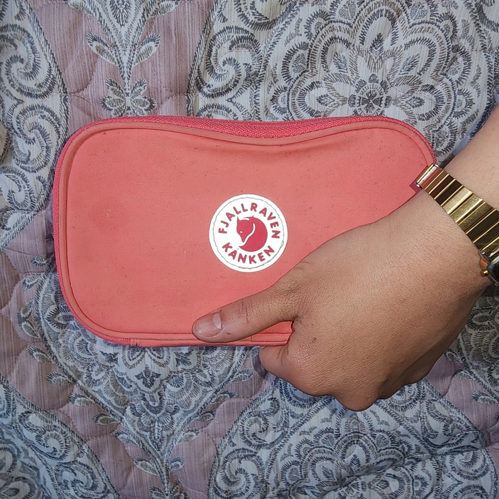 SOLD Fjallraven Kanken Coral Zipper Wallet